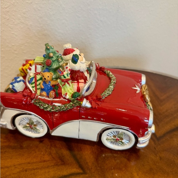 Fitz and Floyd Red Santa Holiday Car Plays Music - Here Comes Santa Claus - Picture 4 of 10
